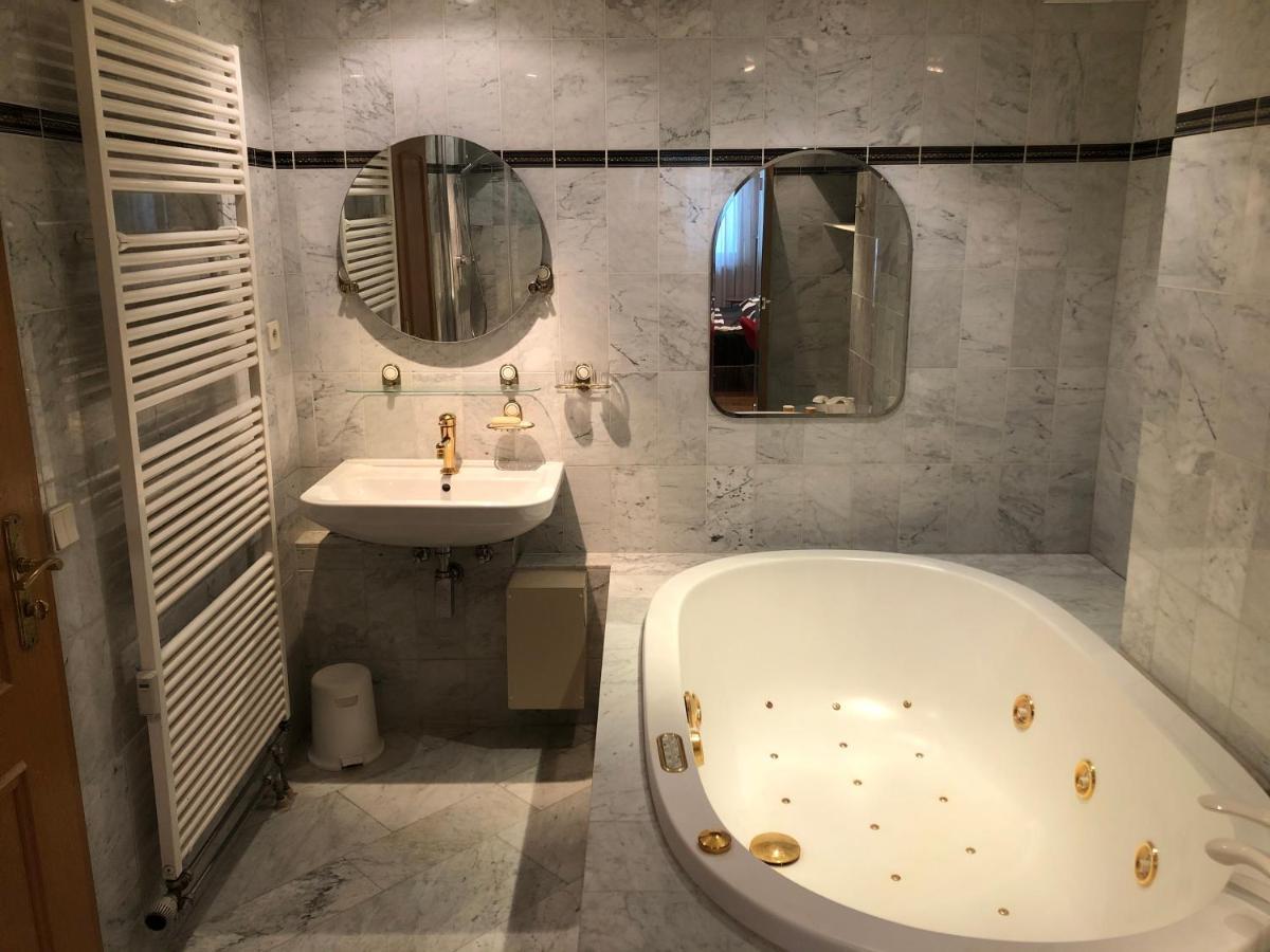 Für 4 Personen, 2 Schlafzimmer, 2 Parkplätze, Wlan Apartment Konstanz